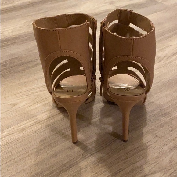 Heels - Picture 4 of 5